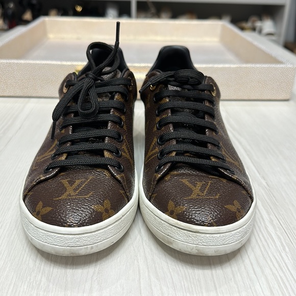 Authentic Louis Vuitton frontrow sneakers - Picture 6 of 10